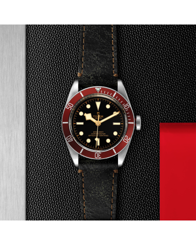 Tudor Black Bay 41 mm steel case, Aged leather strap (horloges)